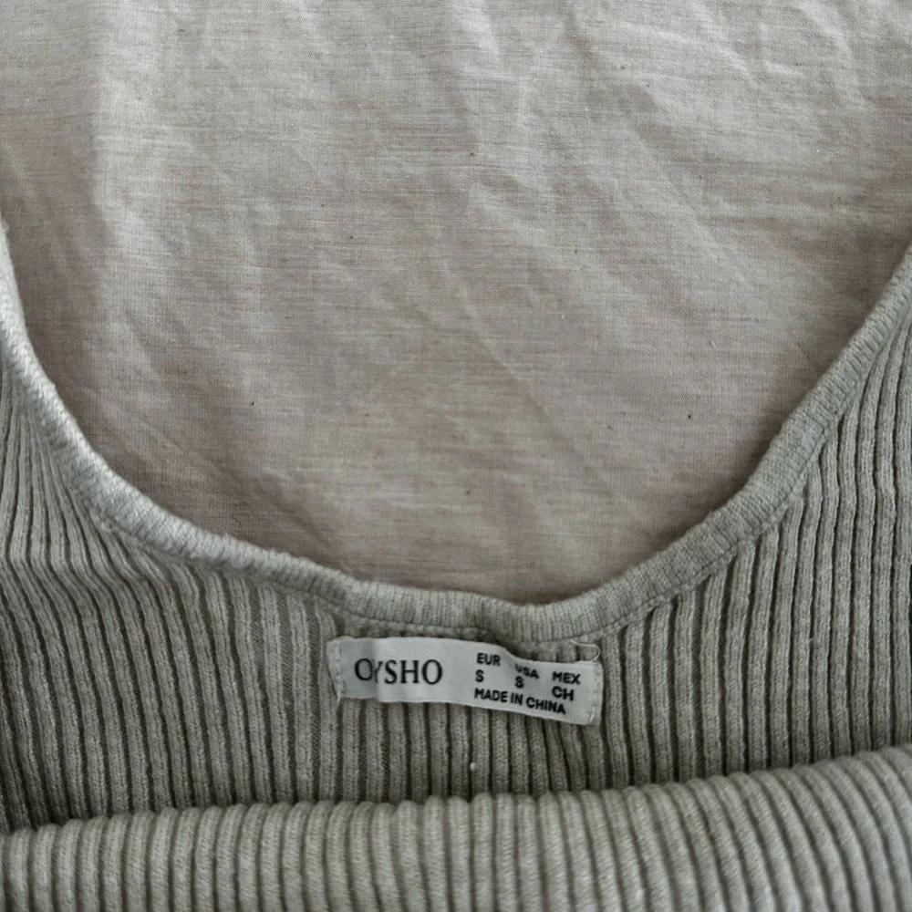 Stylish Gray Ribbed Tank Top - Picture 2 of 2